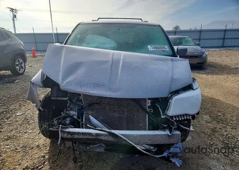 2015 Chrysler Town & Country Touring z USA, uszkodzony, nr VIN 2C4RC1BG6FR752072